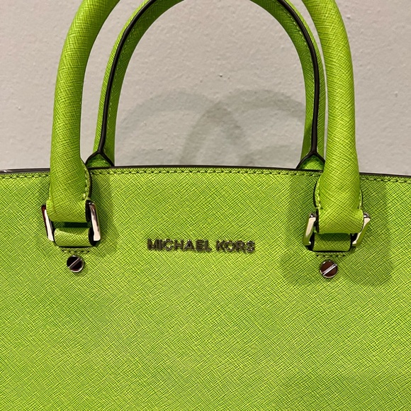 NWT Michael Kors Selma Saffiano Leather Medium Bag - Picture 2 of 7